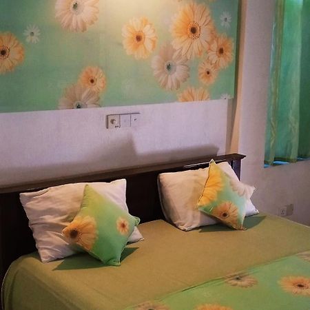 Nilas Guesthouse Hikkaduwa Eksteriør bilde