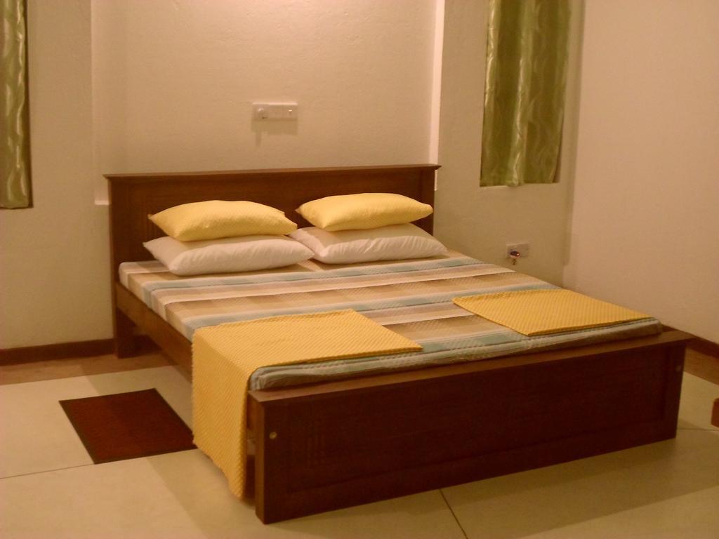 Nilas Guesthouse Hikkaduwa Rom bilde