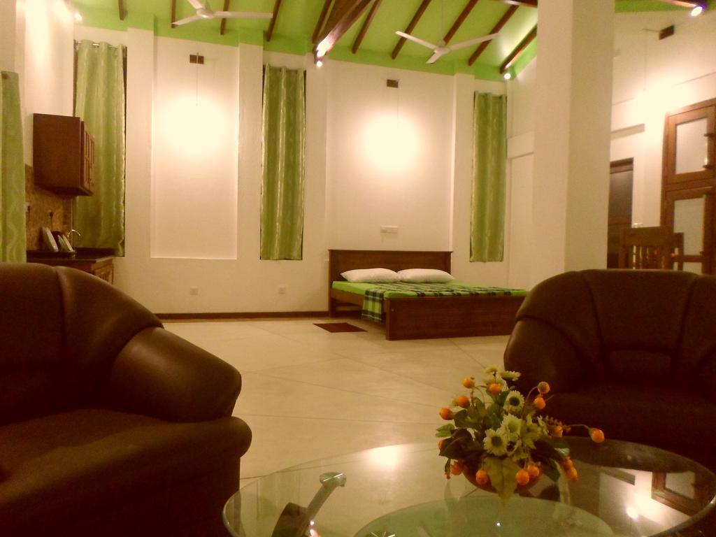 Nilas Guesthouse Hikkaduwa Eksteriør bilde