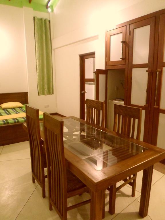 Nilas Guesthouse Hikkaduwa Rom bilde