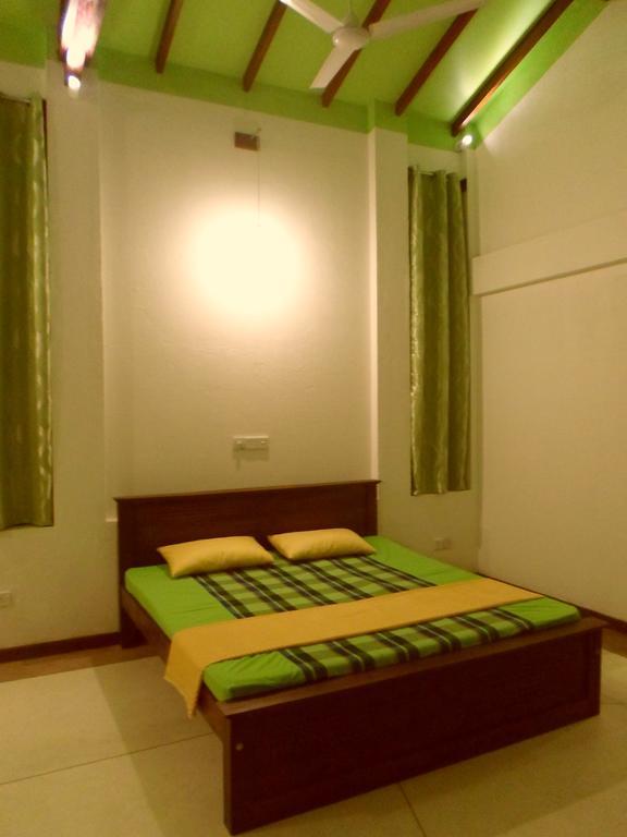 Nilas Guesthouse Hikkaduwa Rom bilde