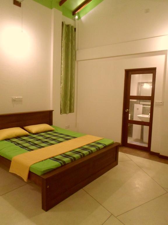 Nilas Guesthouse Hikkaduwa Rom bilde