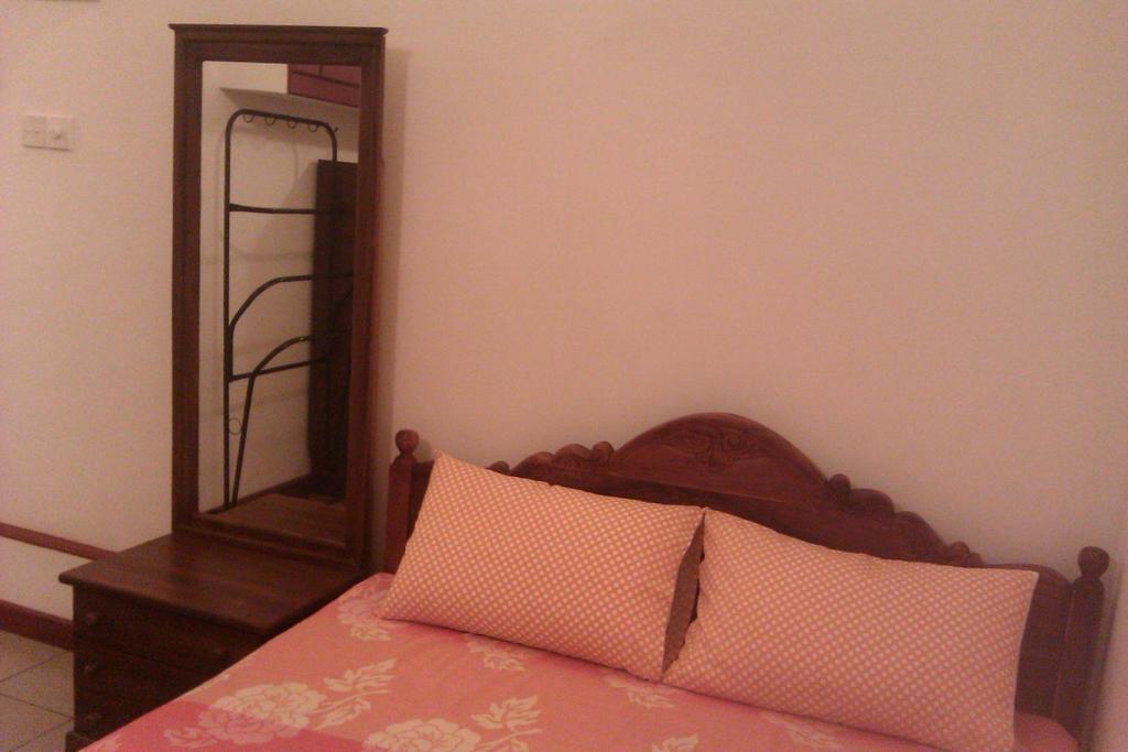 Nilas Guesthouse Hikkaduwa Rom bilde